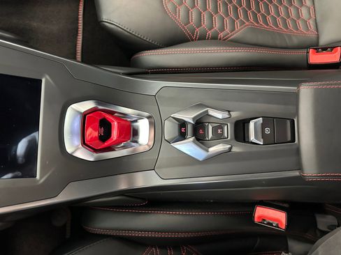 Used 2021 Lamborghini Huracan EVO image 24