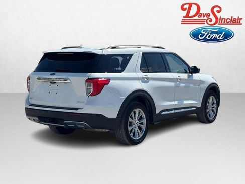 Used 2024 Ford Explorer XLT w/ Equipment Group 202A AWD/4WD image 7