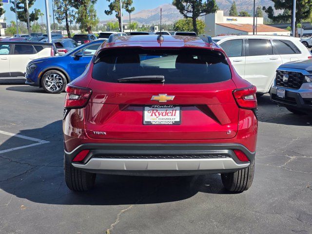 Used 2025 Chevrolet Trax LT FWD image 7