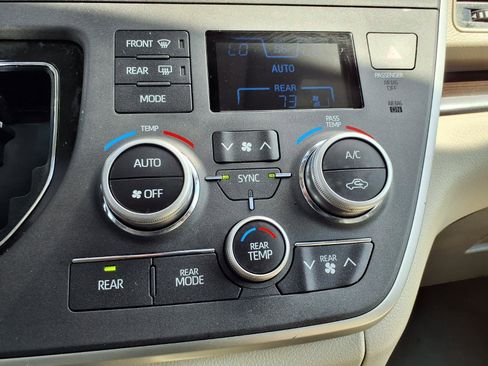 Used 2020 Toyota Sienna XLE FWD image 8