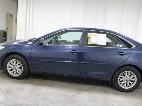 Used 2017 Toyota Camry LE image 6