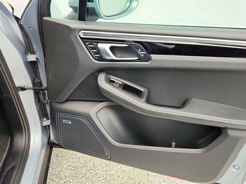 Used 2020 Porsche Macan image 27