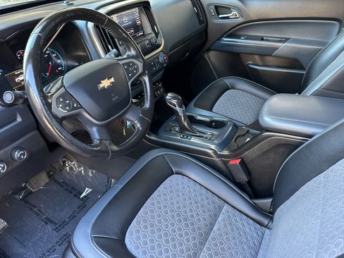 Used 2022 Chevrolet Colorado Z71 w/ Z71 Midnight Edition image 10