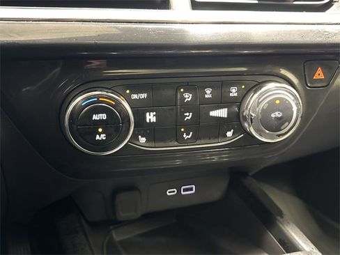 Used 2025 Chevrolet Trax RS w/ Sunroof Package image 20