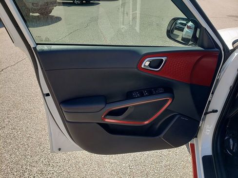 Used 2022 Kia Soul Turbo FWD image 10