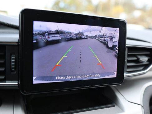 Used 2022 Ford Explorer XLT w/ Equipment Group 202A image 28