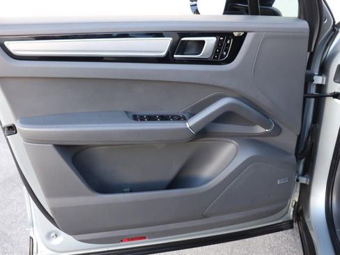 Used 2021 Porsche Cayenne image 36