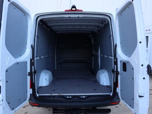 Used 2024 Mercedes-Benz Sprinter 2500 image 8