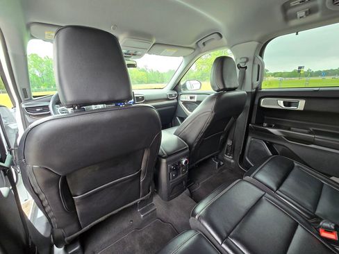 Used 2023 Ford Explorer Limited image 18