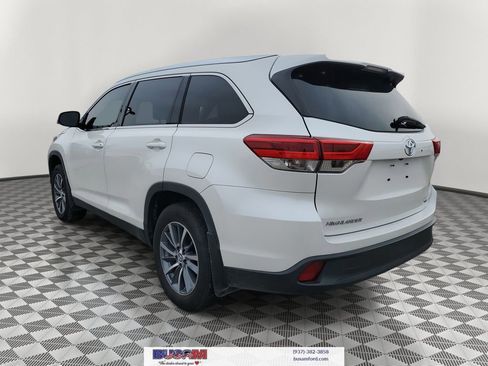 Used 2019 Toyota Highlander XLE image 3
