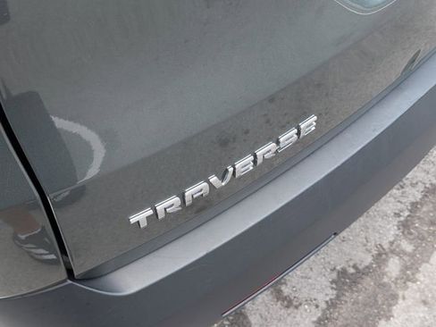 Used 2023 Chevrolet Traverse LT FWD image 7