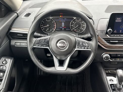 Used 2025 Nissan Altima 2.5 SV image 23