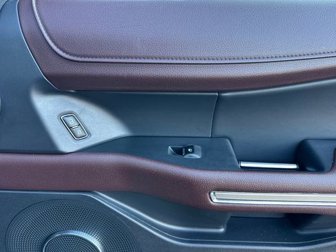 Used 2023 Ford Expedition Limited image 19