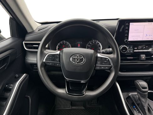 Used 2020 Toyota Highlander L image 12