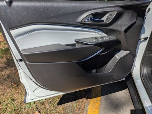 New 2026 Chevrolet Trax LT w/ Sunroof Package FWD image 8