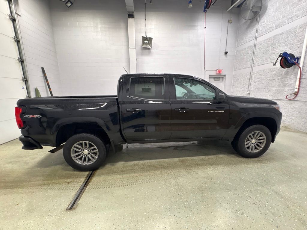 Certified 2023 Chevrolet Colorado LT w/ LT Convenience Package II AWD/4WD image 3