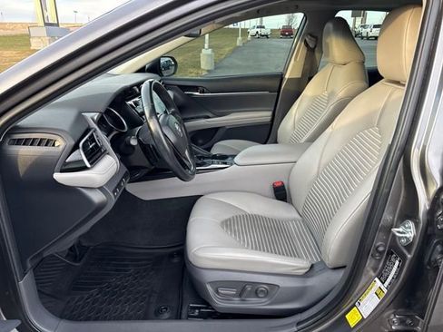 Used 2020 Toyota Camry SE image 9
