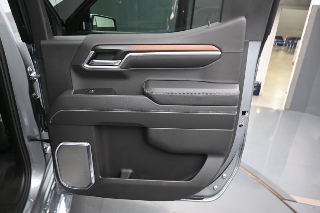 Certified 2024 Cadillac Escalade Sport Platinum w/ LPO, ONYX Package AWD/4WD image 14