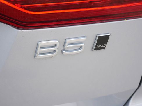 Used 2023 Volvo XC60 B5 Core w/ Climate Package AWD/4WD image 10
