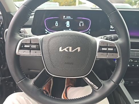 Certified 2025 Kia Telluride S image 14