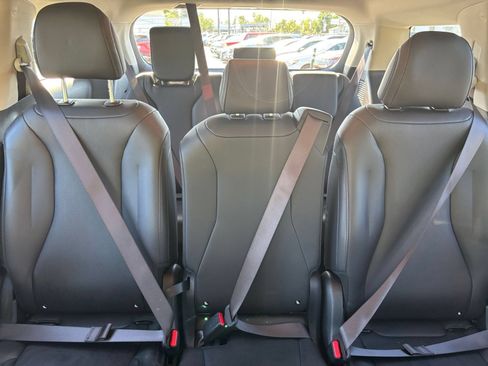 Used 2026 Kia Carnival FWD image 36
