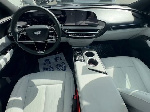 Certified 2024 Cadillac Lyriq Luxury AWD/4WD image 9
