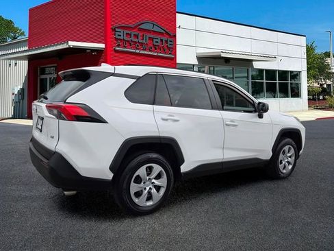 Used 2019 Toyota RAV4 LE image 5