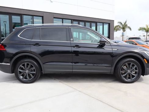 Used 2024 Volkswagen Tiguan SE image 2