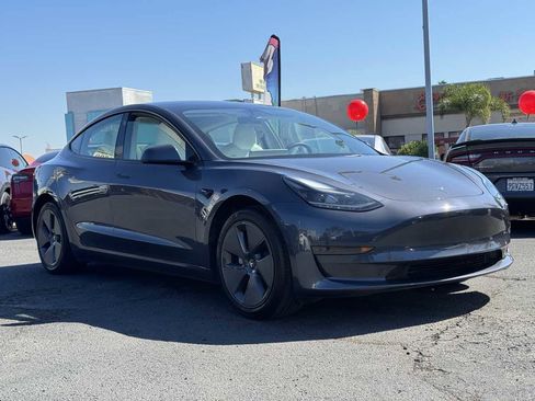 Used 2023 Tesla Model 3 Standard Range image 5