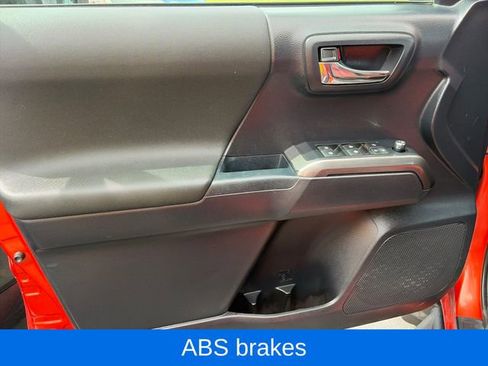 Used 2018 Toyota Tacoma TRD Sport AWD/4WD image 14