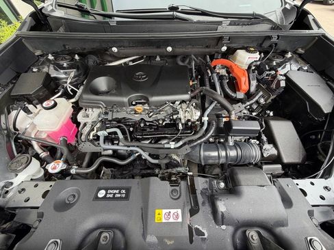 Used 2022 Toyota RAV4 XLE w/ Convenience Package AWD/4WD image 7