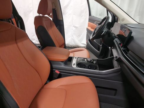 Used 2026 Kia Carnival SX w/ SX Dark Edition Package FWD image 10