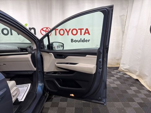 Used 2025 Honda Odyssey EX-L image 10
