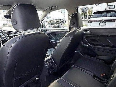Used 2022 Volkswagen Tiguan SE image 19