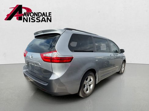 Used 2017 Toyota Sienna LE FWD image 2