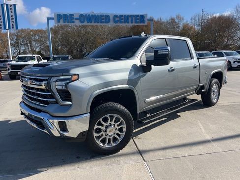 Used 2024 Chevrolet Silverado 2500 LTZ w/ LTZ Premium Package image 2
