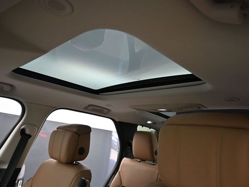 New 2025 Land Rover Discovery Metropolitan Edition AWD/4WD image 30