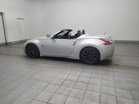 Used 2016 Nissan 370Z Roadster RWD image 3