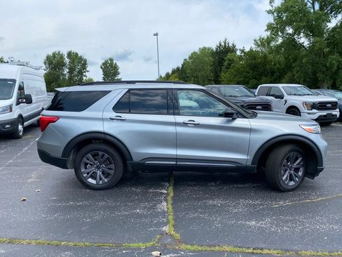 Used 2024 Ford Explorer XLT w/ Equipment Group 202A AWD/4WD image 3