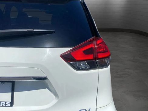 Used 2017 Nissan Rogue SV w/ SV Premium Package FWD image 34