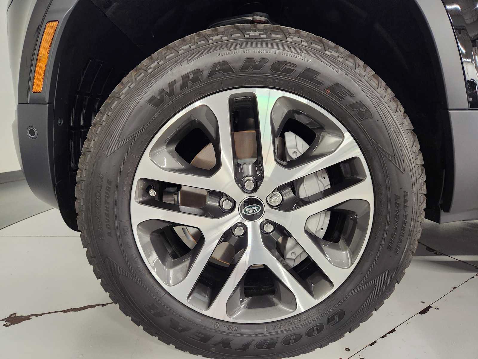 Used 2025 Land Rover Defender 110 S AWD/4WD image 8