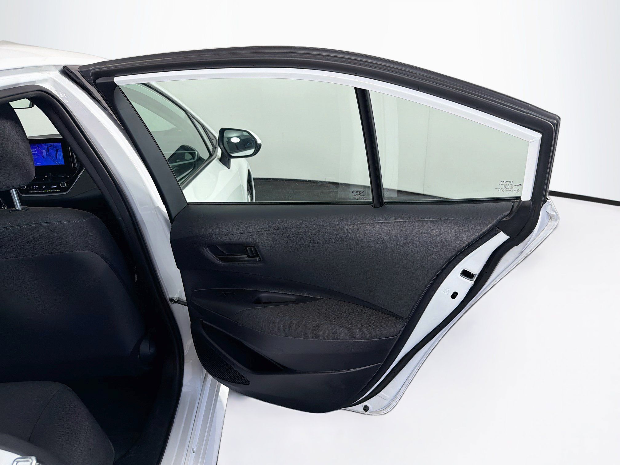 Used 2025 Toyota Corolla LE FWD image 29