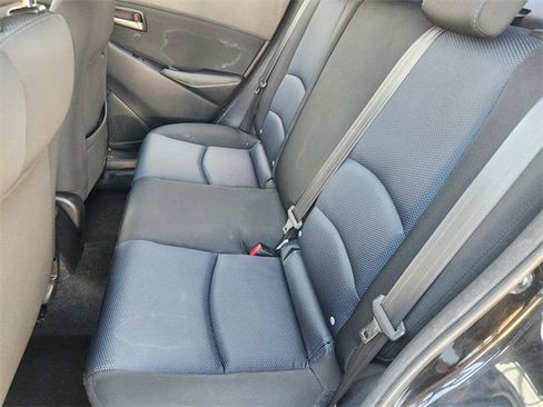 Used 2019 Toyota Yaris L image 13