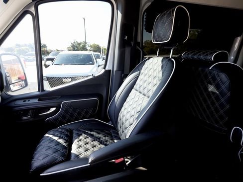 Used 2023 Mercedes-Benz Sprinter 3500 image 30