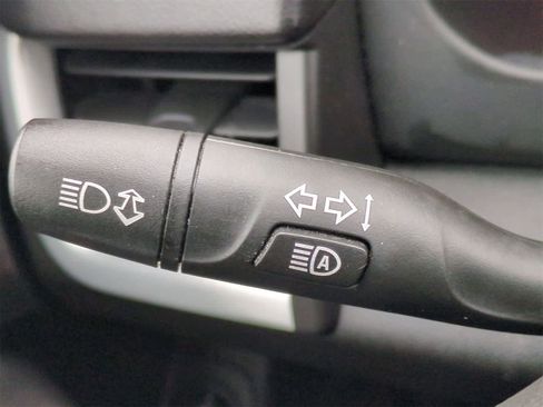 Used 2023 GMC Terrain SLT image 26