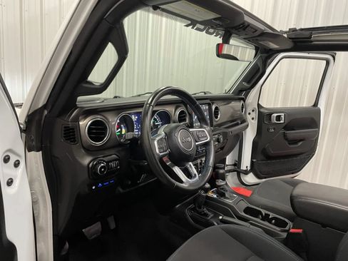 Used 2022 Jeep Wrangler Unlimited Rubicon 4xe AWD/4WD image 38