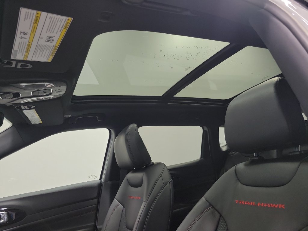 New 2026 Jeep Compass Trailhawk w/ Sun, Sound & Navigation Group AWD/4WD image 11
