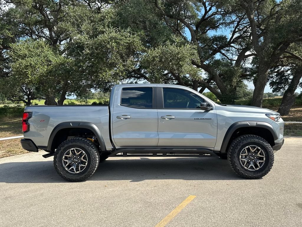New 2026 Chevrolet Colorado ZR2 w/ Technology Package AWD/4WD image 4