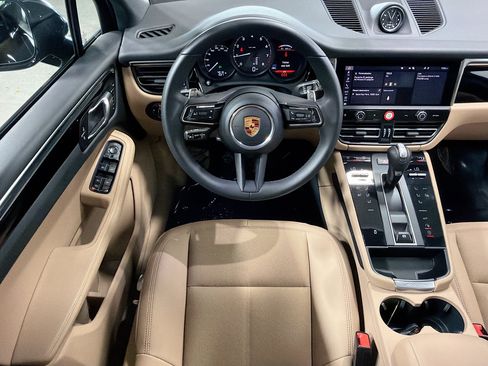 Certified 2026 Porsche Macan AWD/4WD image 17