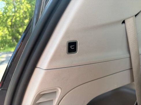 Used 2024 Chrysler Pacifica Touring-L FWD image 14